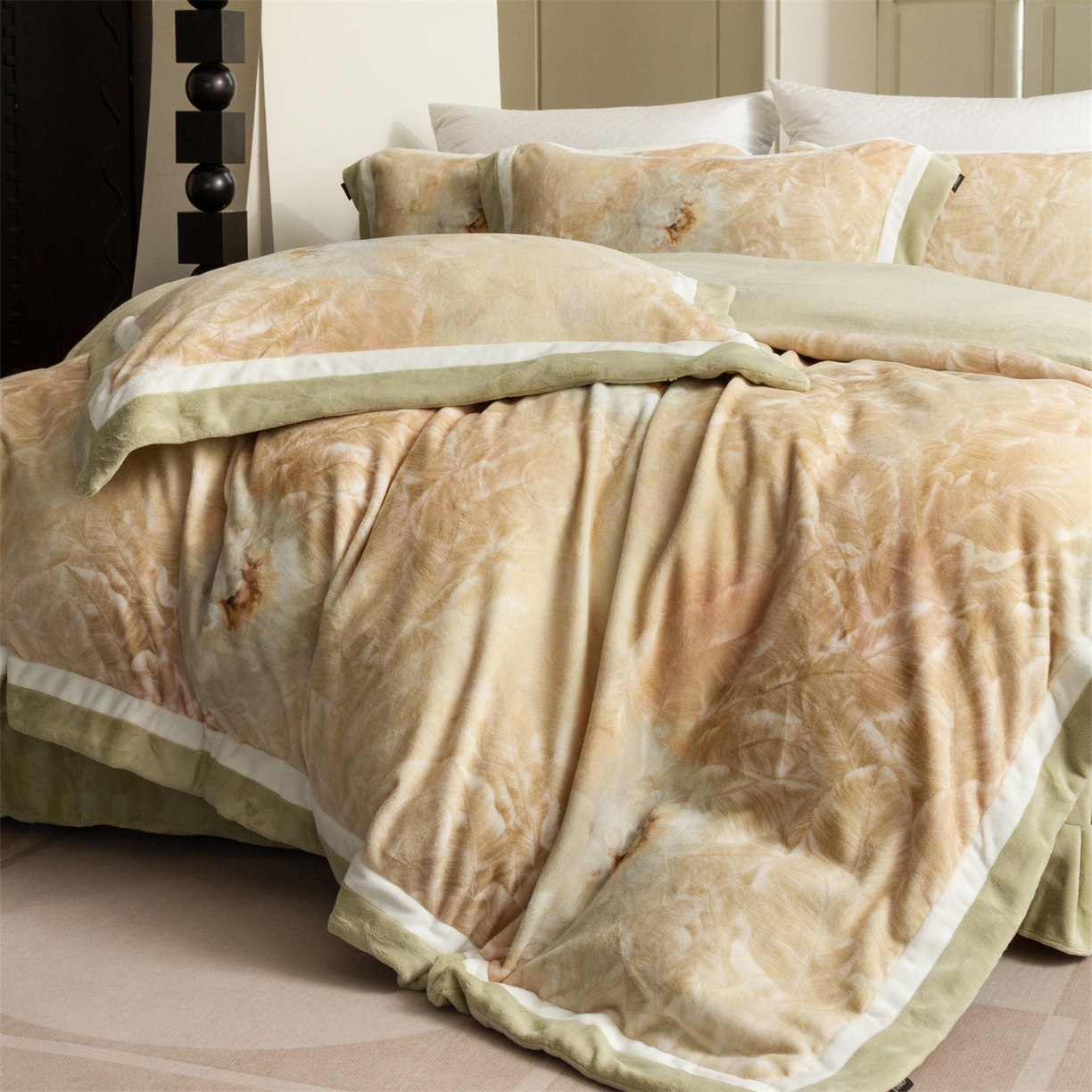 91家纺网 家纺一手货源 找家纺 馨蕊 2025新款意大利进口雕花绒拼角工艺秋冬轻奢煦暖绒系列四件套-绒如初  会员-10【券后控价358/378】 绒如初-氧气绿