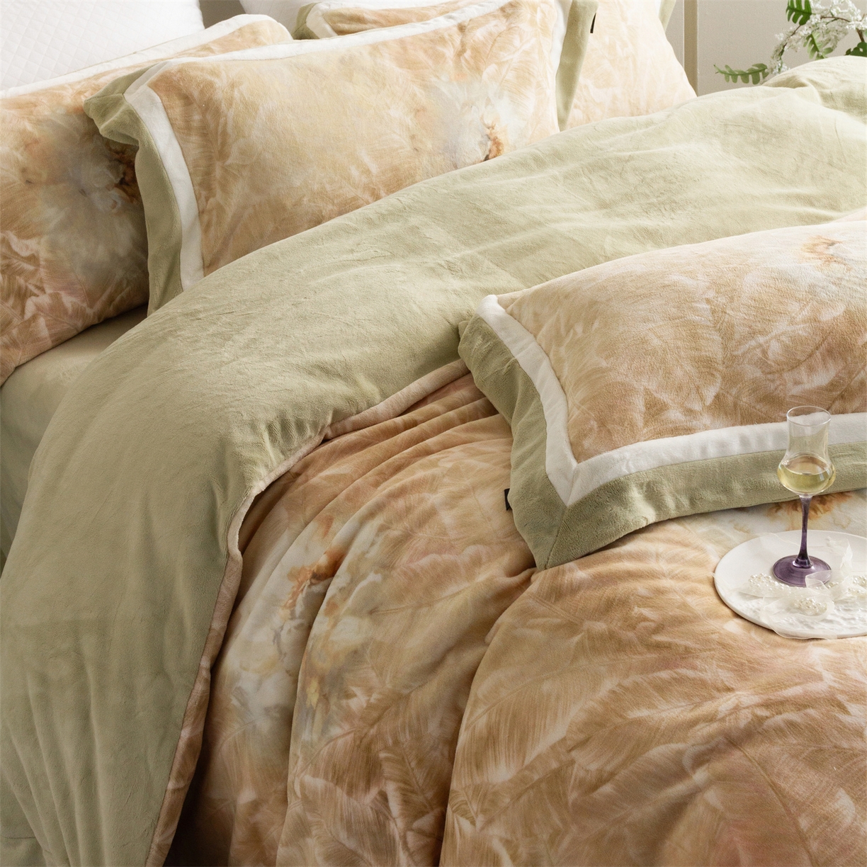 91家纺网 家纺一手货源 找家纺 馨蕊 2025新款意大利进口雕花绒拼角工艺秋冬轻奢煦暖绒系列四件套-绒如初  会员-10【券后控价358/378】 绒如初-氧气绿