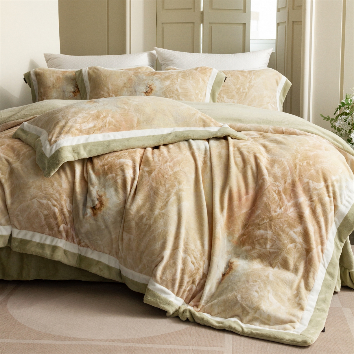 91家纺网 家纺一手货源 找家纺 馨蕊 2025新款意大利进口雕花绒拼角工艺秋冬轻奢煦暖绒系列四件套-绒如初  会员-10【券后控价358/378】 绒如初-氧气绿