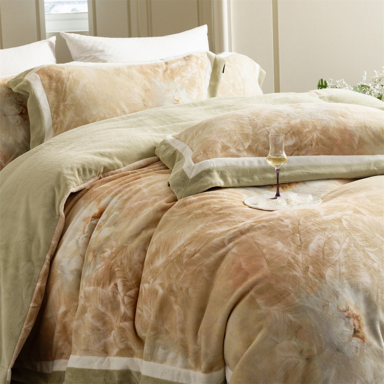 91家纺网 家纺一手货源 找家纺 馨蕊 2025新款意大利进口雕花绒拼角工艺秋冬轻奢煦暖绒系列四件套-绒如初  会员-10【券后控价358/378】 绒如初-氧气绿