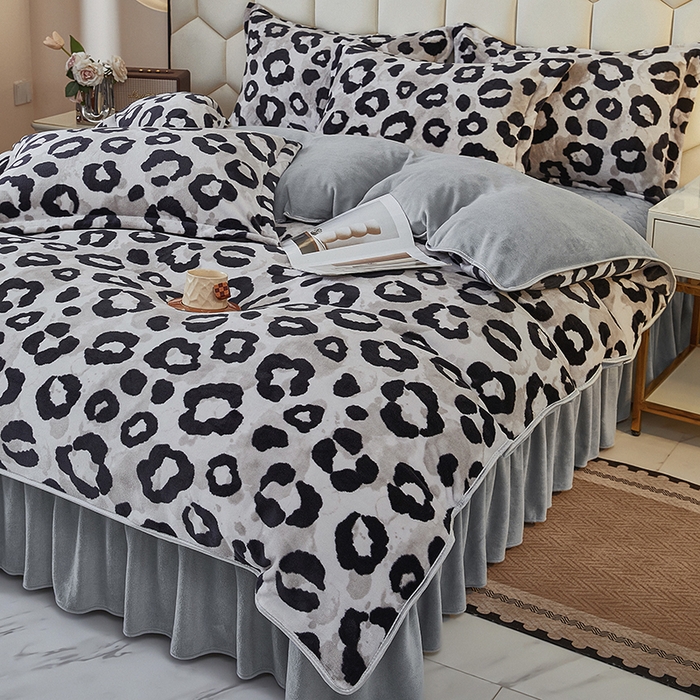 91家纺网 家纺一手货源 找家纺 凤杰家纺 2025新款高克重210克牛奶绒床盖四件套 山野豹纹