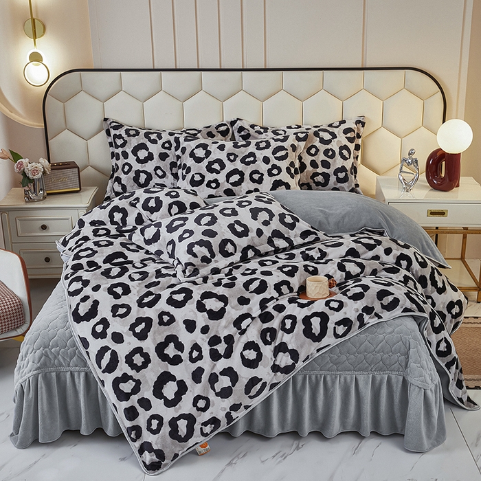 91家纺网 家纺一手货源 找家纺 凤杰家纺 2025新款高克重210克牛奶绒床盖四件套 山野豹纹