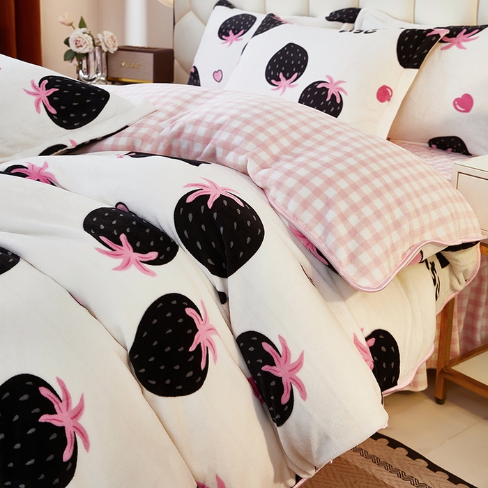 91家纺网 家纺一手货源 找家纺 凤杰家纺 2025新款高克重210克牛奶绒床盖四件套 山野莓莓