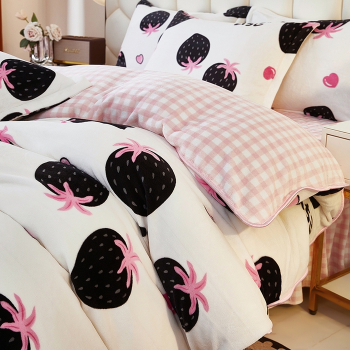 91家纺网 家纺一手货源 找家纺 凤杰家纺 2025新款高克重210克牛奶绒床盖四件套 山野莓莓