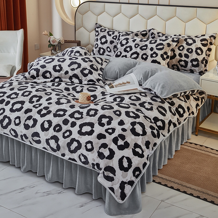 91家纺网 家纺一手货源 找家纺 栩裕纺织 2025新款高克重210克牛奶绒床盖四件套 山野豹纹