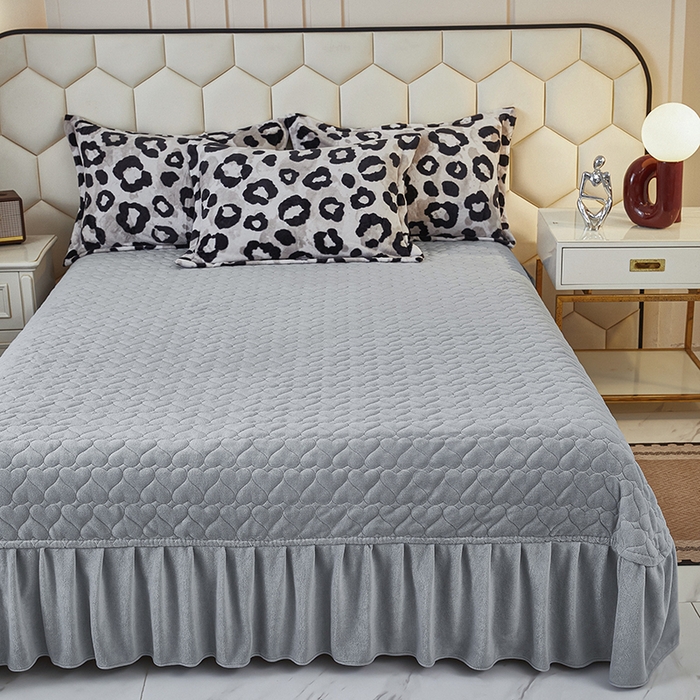 91家纺网 家纺一手货源 找家纺 栩裕纺织 2025新款高克重210克牛奶绒床盖四件套 山野豹纹