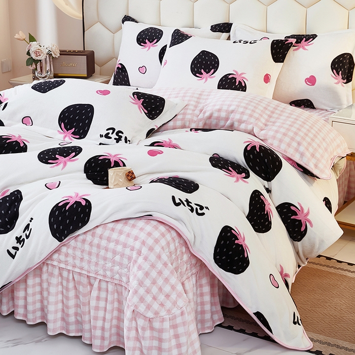 91家纺网 家纺一手货源 找家纺 栩裕纺织 2025新款高克重210克牛奶绒床盖四件套 山野莓莓