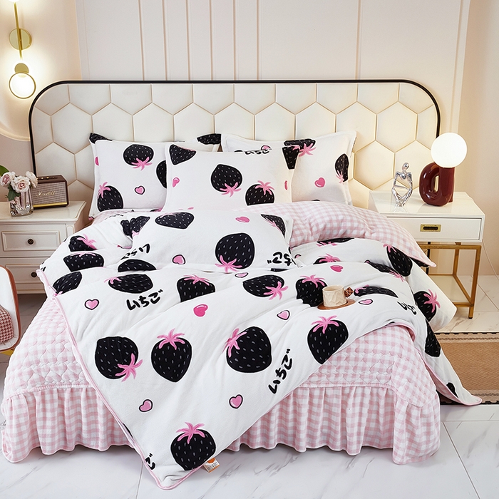 91家纺网 家纺一手货源 找家纺 栩裕纺织 2025新款高克重210克牛奶绒床盖四件套 山野莓莓