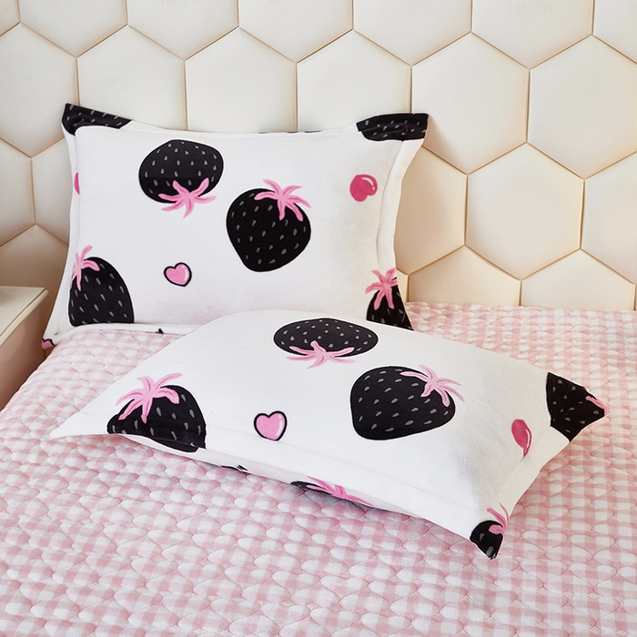 91家纺网 家纺一手货源 找家纺 栩裕纺织 2025新款高克重210克牛奶绒床盖四件套 山野莓莓