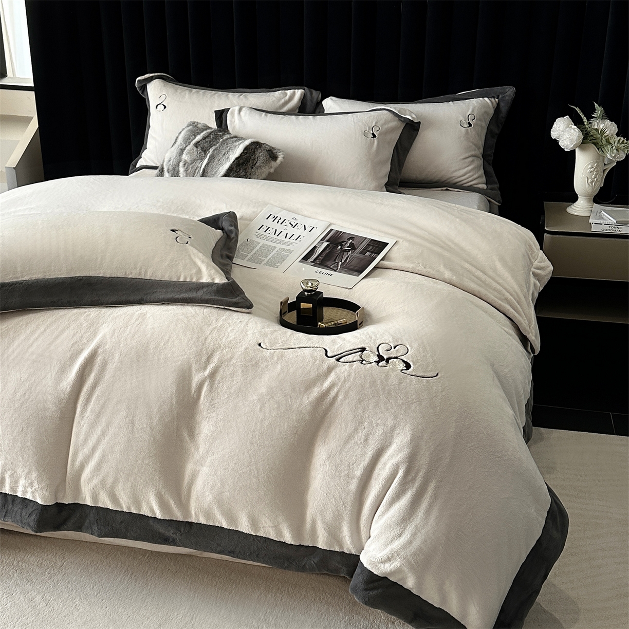 91家纺网 家纺一手货源 找家纺 南泉坊 2025新款230克AB版牛奶绒四件套-花清影 会员-20【线上控价不低于328，券后不低于298】 花清影--白