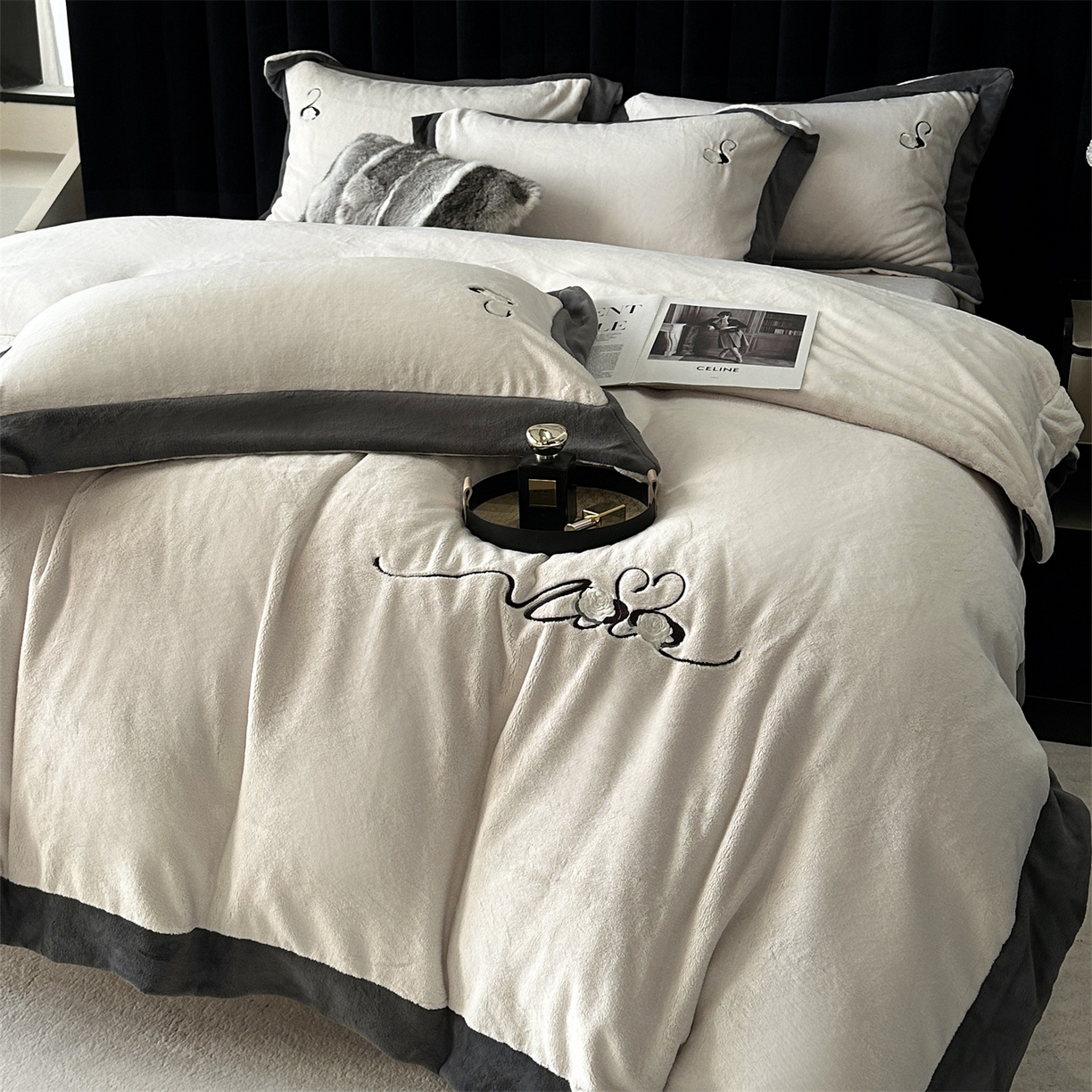 91家纺网 家纺一手货源 找家纺 南泉坊 2025新款230克AB版牛奶绒四件套-花清影 会员-20【线上控价不低于328，券后不低于298】 花清影--白