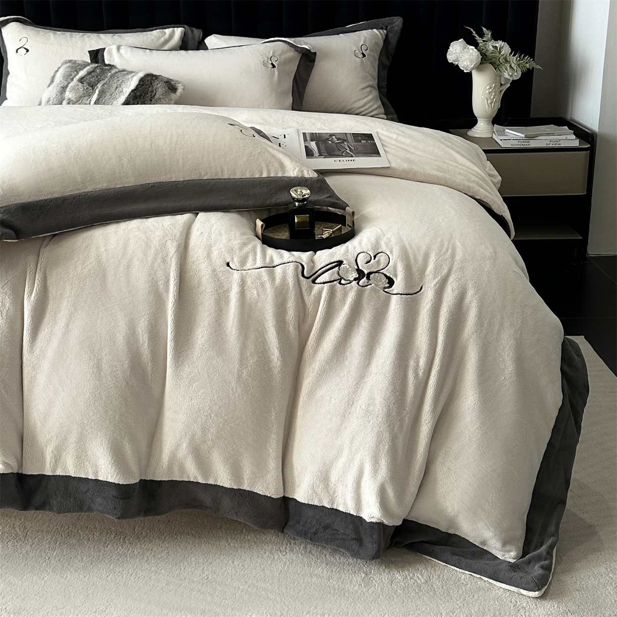 91家纺网 家纺一手货源 找家纺 南泉坊 2025新款230克AB版牛奶绒四件套-花清影 会员-20【线上控价不低于328，券后不低于298】 花清影--白