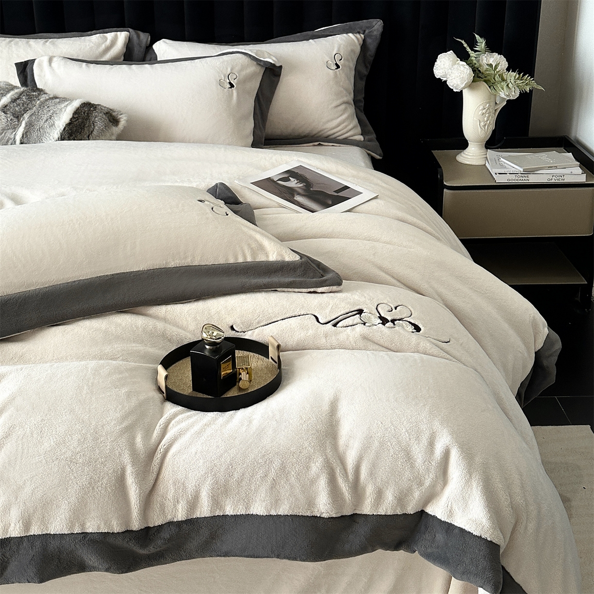 91家纺网 家纺一手货源 找家纺 南泉坊 2025新款230克AB版牛奶绒四件套-花清影 会员-20【线上控价不低于328，券后不低于298】 花清影--白