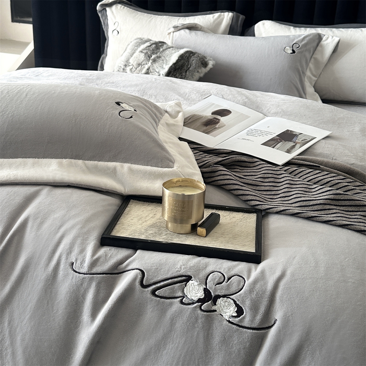 91家纺网 家纺一手货源 找家纺 南泉坊 2025新款230克AB版牛奶绒四件套-花清影 会员-20【线上控价不低于328，券后不低于298】 花清影--灰