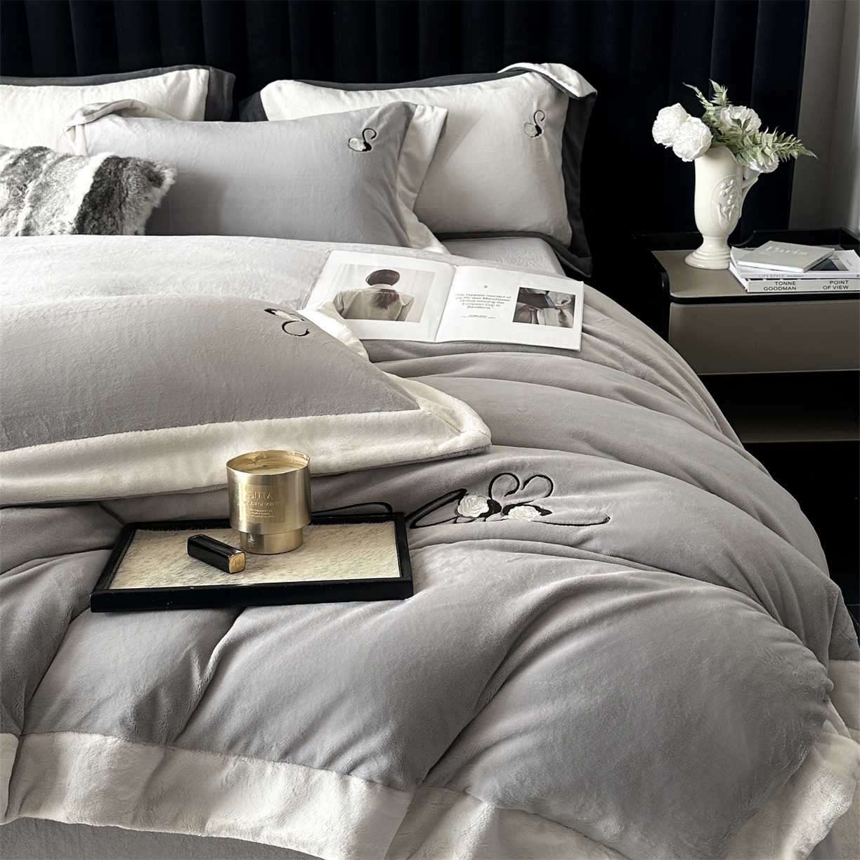 91家纺网 家纺一手货源 找家纺 南泉坊 2025新款230克AB版牛奶绒四件套-花清影 会员-20【线上控价不低于328，券后不低于298】 花清影--灰