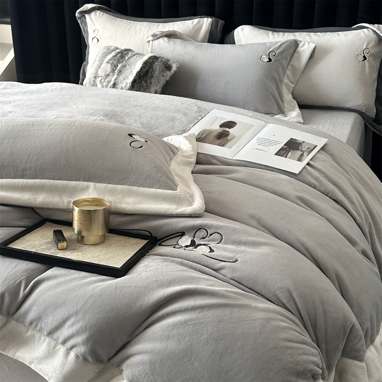 91家纺网 家纺一手货源 找家纺 南泉坊 2025新款230克AB版牛奶绒四件套-花清影 会员-20【线上控价不低于328，券后不低于298】 花清影--灰