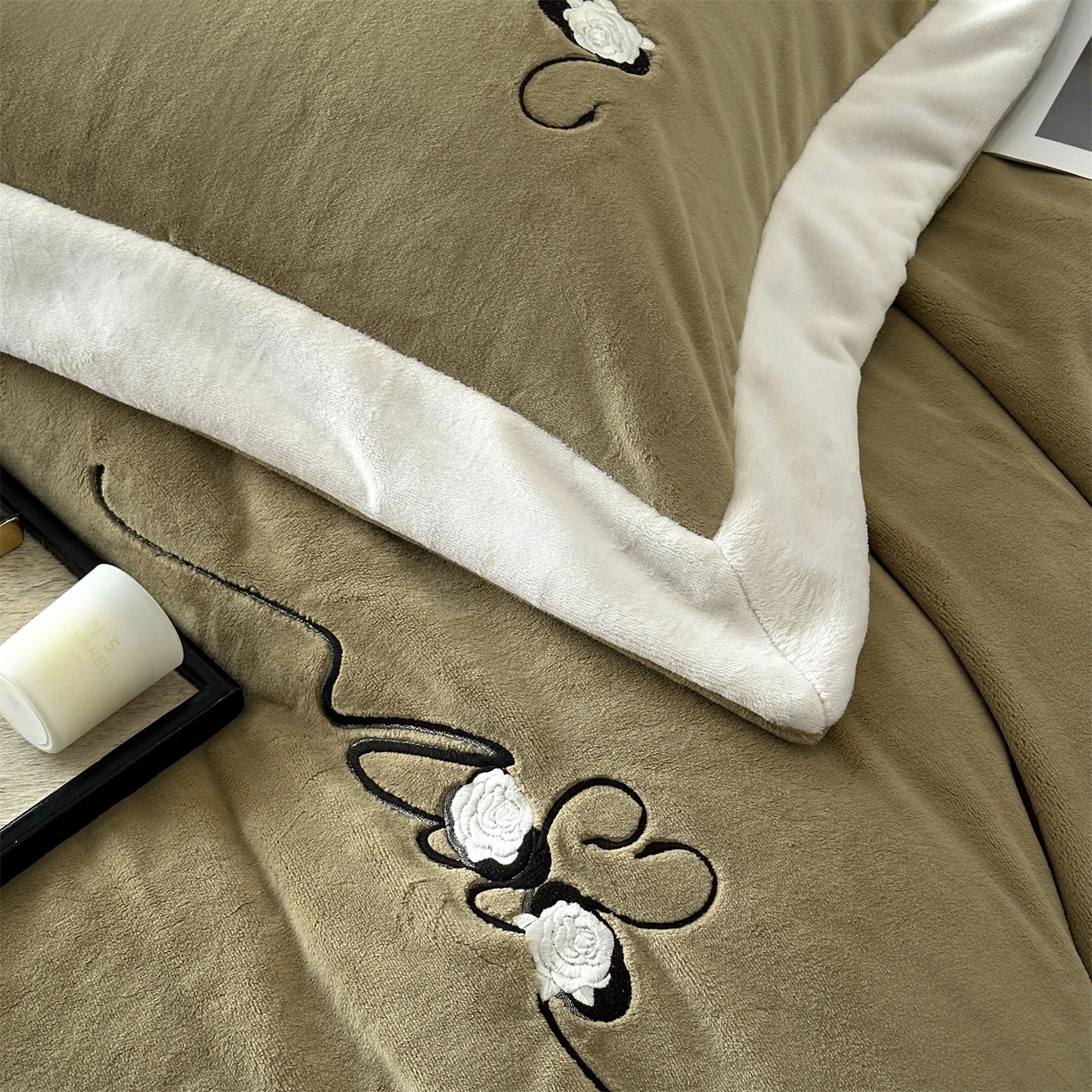 91家纺网 家纺一手货源 找家纺 南泉坊 2025新款230克AB版牛奶绒四件套-花清影 会员-20【线上控价不低于328，券后不低于298】 花清影--牛油果绿