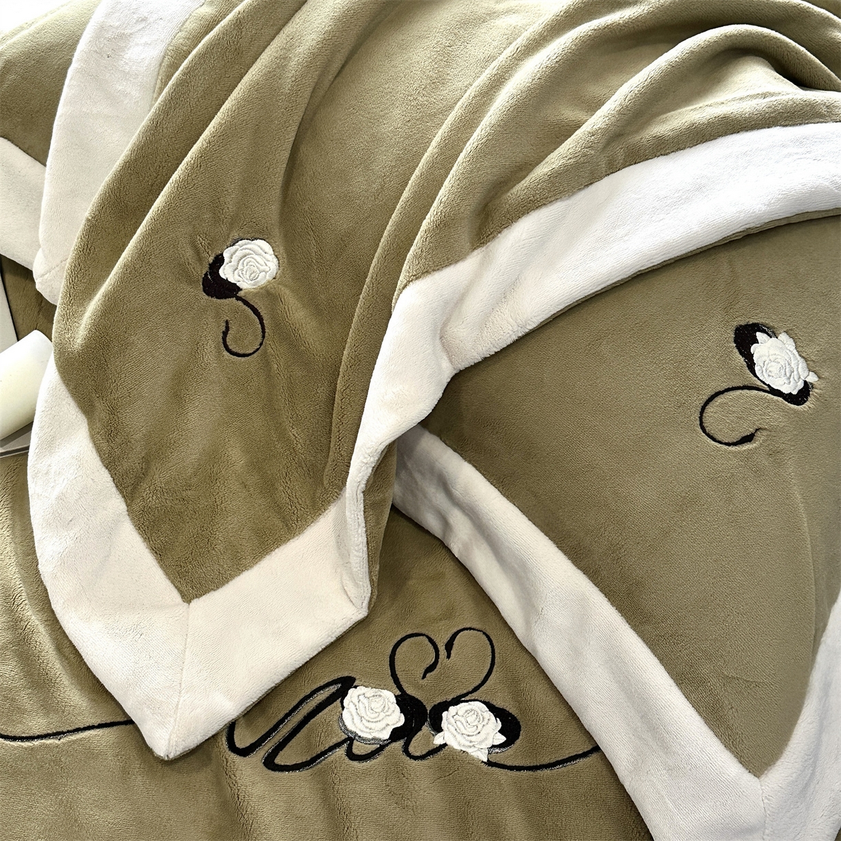 91家纺网 家纺一手货源 找家纺 南泉坊 2025新款230克AB版牛奶绒四件套-花清影 会员-20【线上控价不低于328，券后不低于298】 花清影--牛油果绿