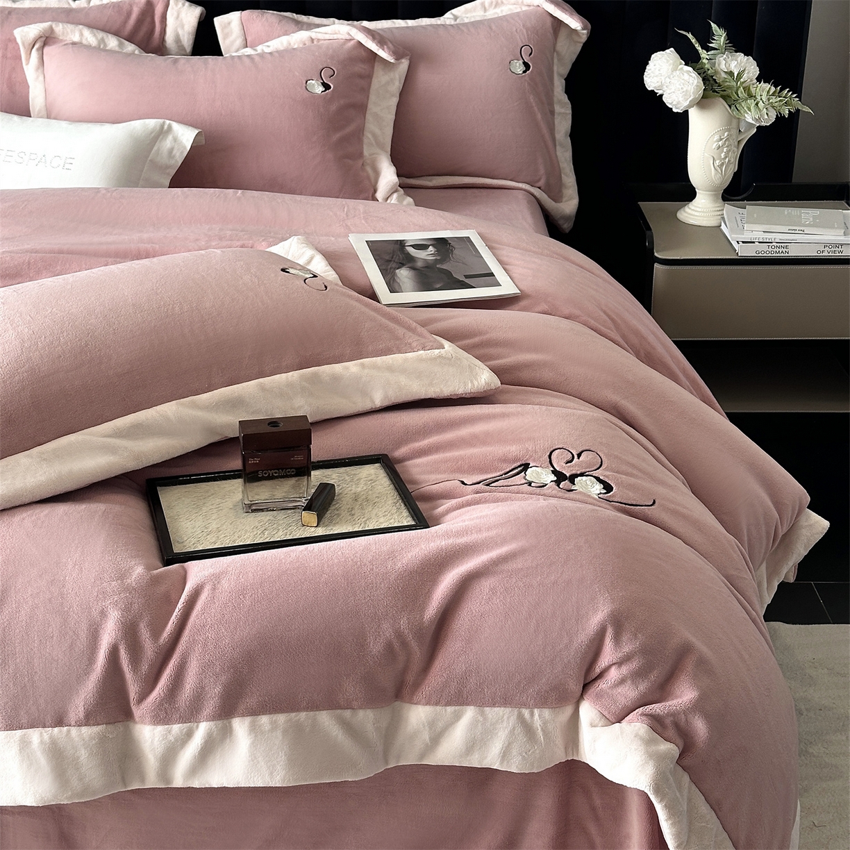 91家纺网 家纺一手货源 找家纺 南泉坊 2025新款230克AB版牛奶绒四件套-花清影 会员-20【线上控价不低于328，券后不低于298】 花清影--樱桃粉