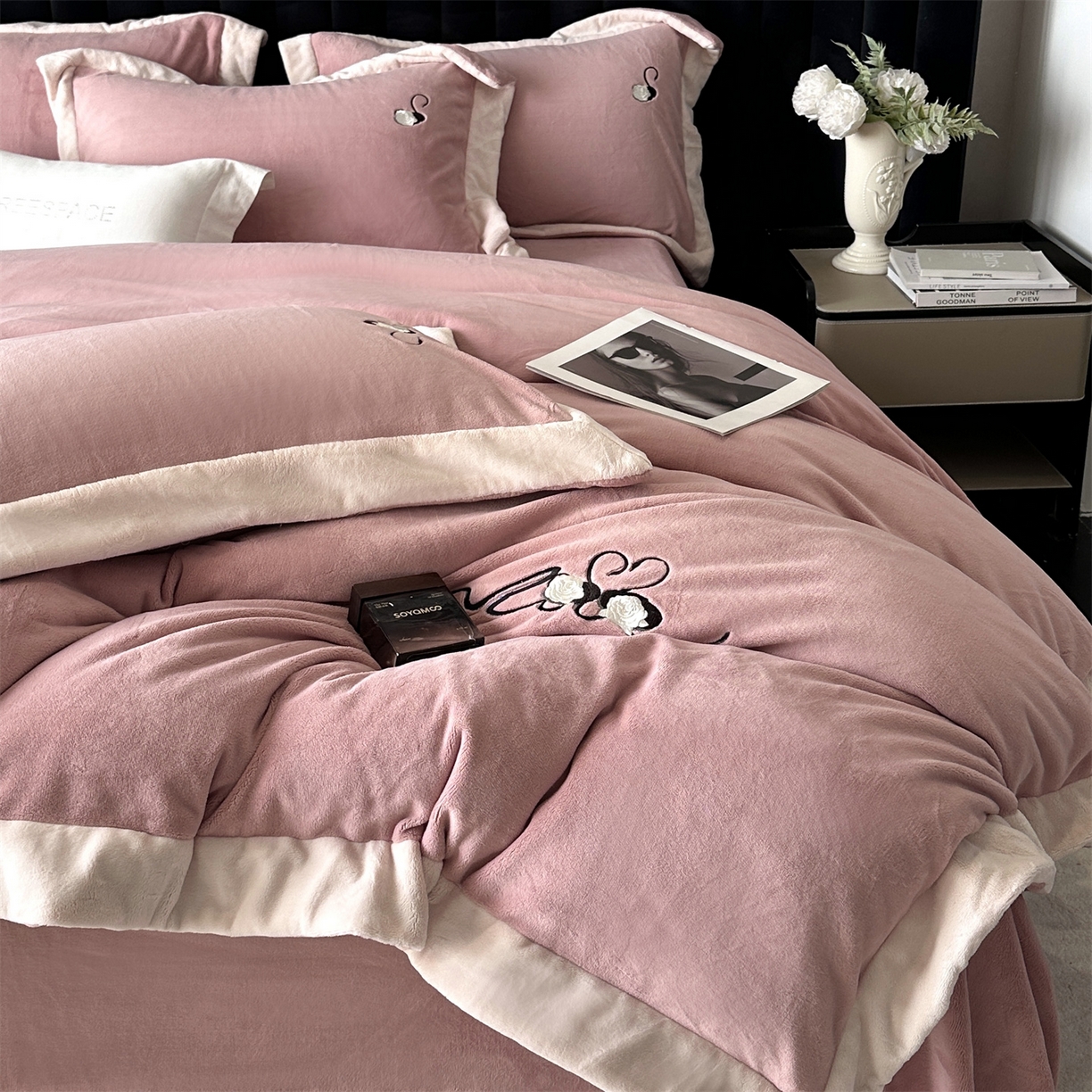 91家纺网 家纺一手货源 找家纺 南泉坊 2025新款230克AB版牛奶绒四件套-花清影 会员-20【线上控价不低于328，券后不低于298】 花清影--樱桃粉