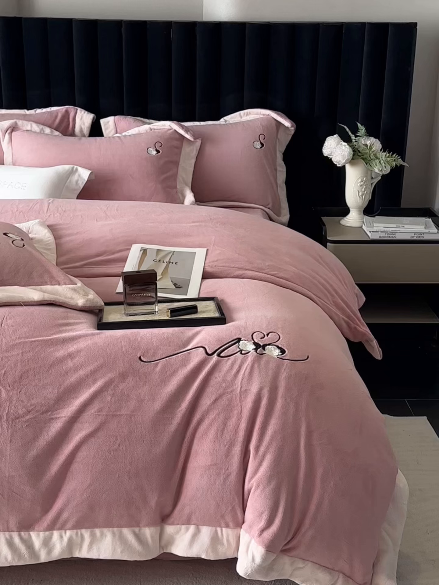 91家纺网 家纺一手货源 找家纺 南泉坊 2025新款230克AB版牛奶绒四件套-花清影 会员-20【线上控价不低于328，券后不低于298】 花清影--樱桃粉