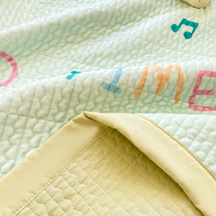 91家纺网 家纺一手货源 找家纺 芷凡家纺 2025新款宝宝绒水洗棉高温水洗床盖三件套 甜点派对