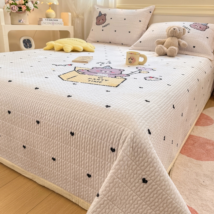 91家纺网 家纺一手货源 找家纺 芷凡家纺 2025新款宝宝绒水洗棉高温水洗床盖三件套 派对熊