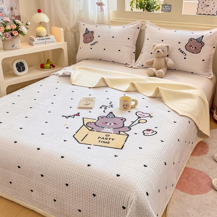91家纺网 家纺一手货源 找家纺 芷凡家纺 2025新款宝宝绒水洗棉高温水洗床盖三件套 派对熊