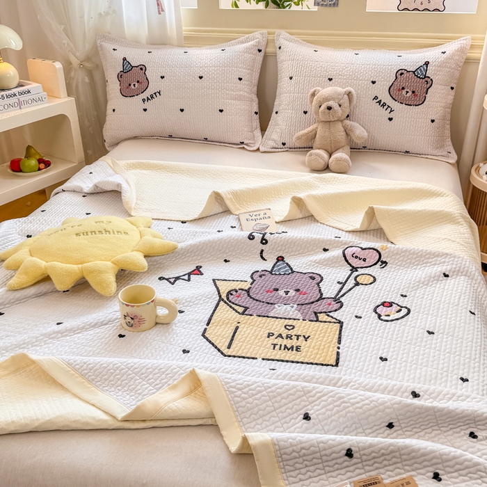 91家纺网 家纺一手货源 找家纺 芷凡家纺 2025新款宝宝绒水洗棉高温水洗床盖三件套 派对熊