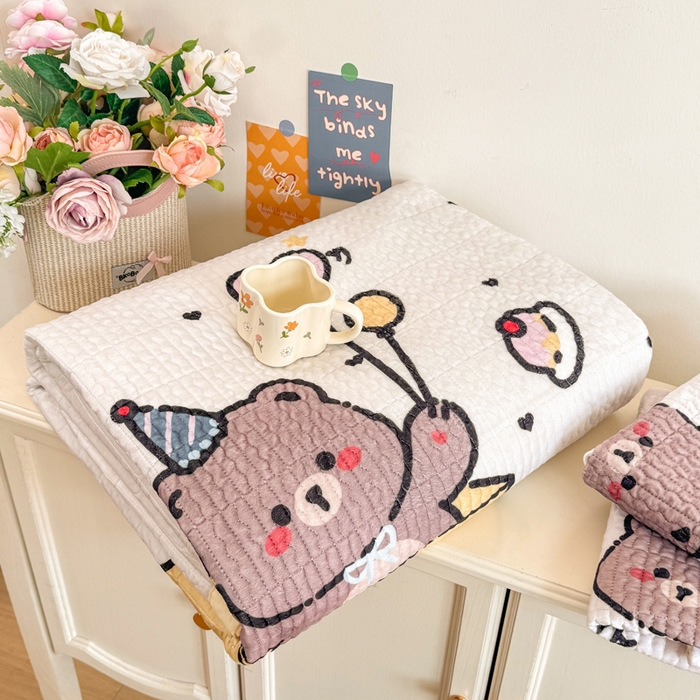 91家纺网 家纺一手货源 找家纺 芷凡家纺 2025新款宝宝绒水洗棉高温水洗床盖三件套 派对熊