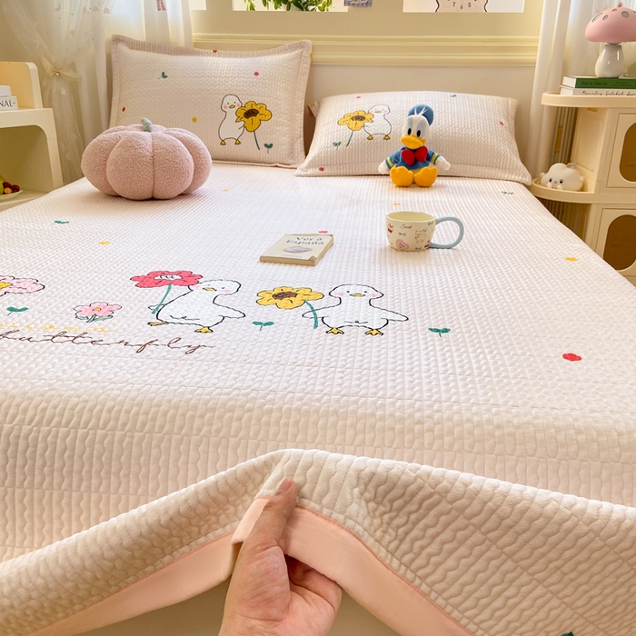 91家纺网 家纺一手货源 找家纺 芷凡家纺 2025新款宝宝绒水洗棉高温水洗床盖三件套 你好鸭