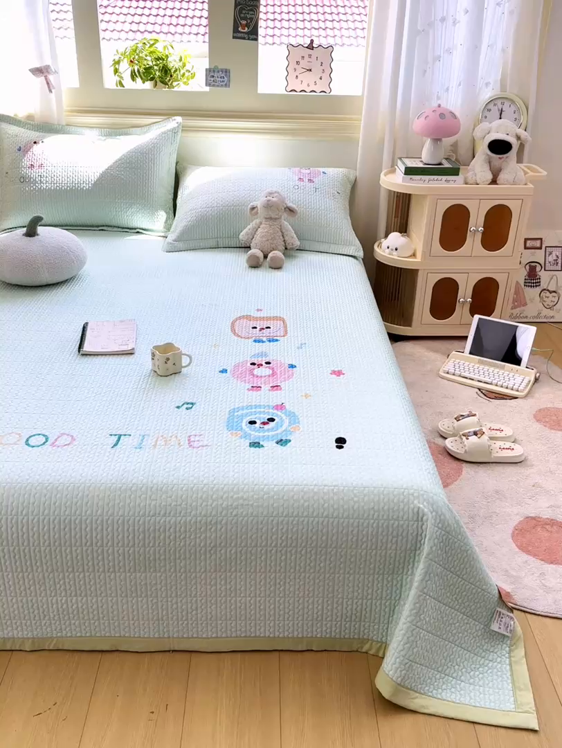 91家纺网 家纺一手货源 找家纺 芷凡家纺 2025新款宝宝绒水洗棉高温水洗床盖三件套 甜点派对