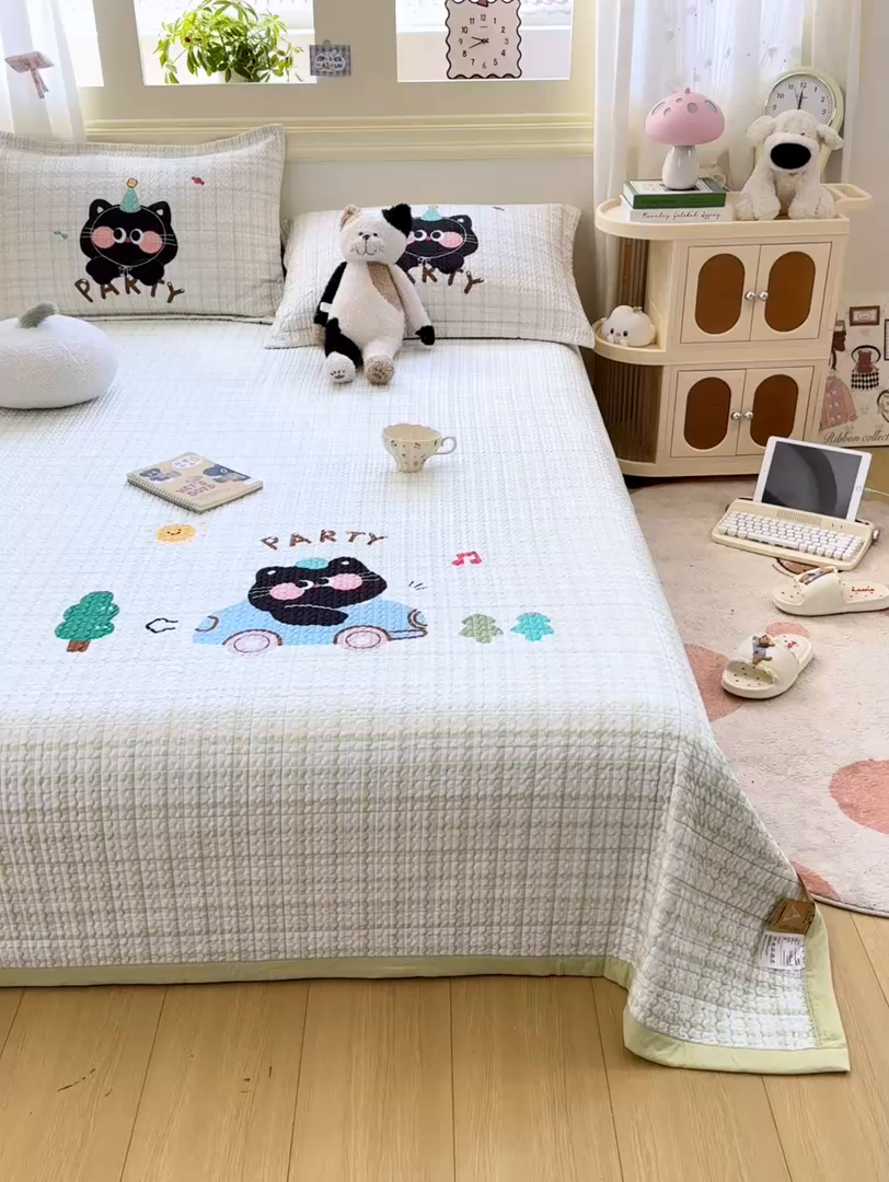 91家纺网 家纺一手货源 找家纺 芷凡家纺 2025新款宝宝绒水洗棉高温水洗床盖三件套 猫的旅行