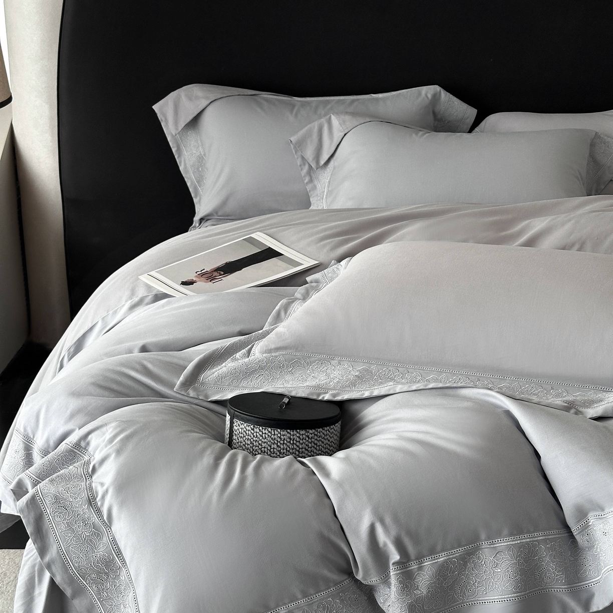 91家纺网 家纺一手货源 找家纺 （总）南泉坊 2025新款60s全棉纯棉磨毛染色镂空花边拼角四件套 会员-20【线上控价不低于398，券后不低于368】