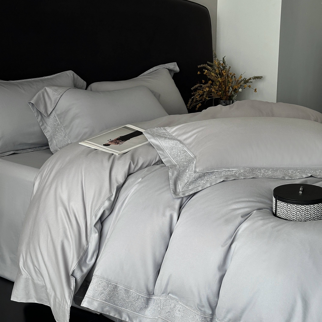 91家纺网 家纺一手货源 找家纺 （总）南泉坊 2025新款60s全棉纯棉磨毛染色镂空花边拼角四件套 会员-20【线上控价不低于398，券后不低于368】