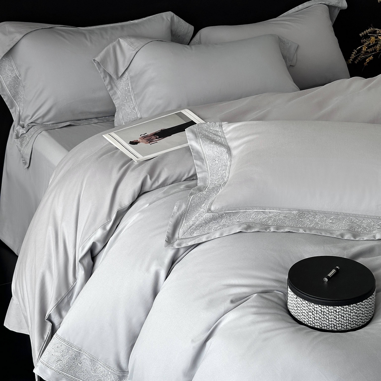 91家纺网 家纺一手货源 找家纺 （总）南泉坊 2025新款60s全棉纯棉磨毛染色镂空花边拼角四件套 会员-20【线上控价不低于398，券后不低于368】