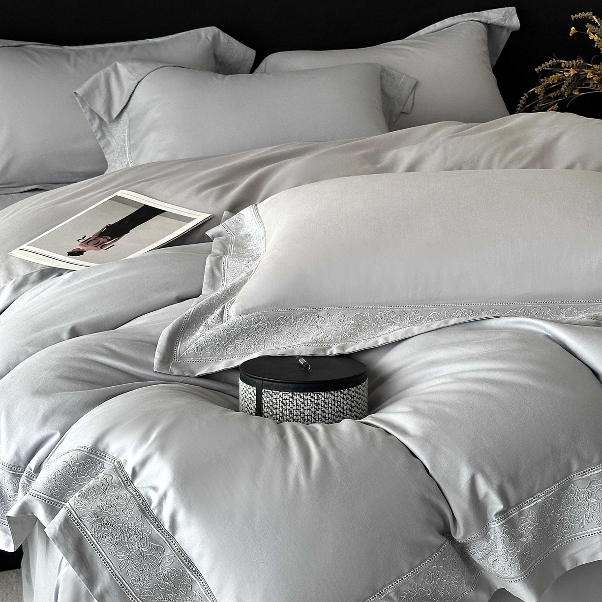 91家纺网 家纺一手货源 找家纺 （总）南泉坊 2025新款60s全棉纯棉磨毛染色镂空花边拼角四件套 会员-20【线上控价不低于398，券后不低于368】