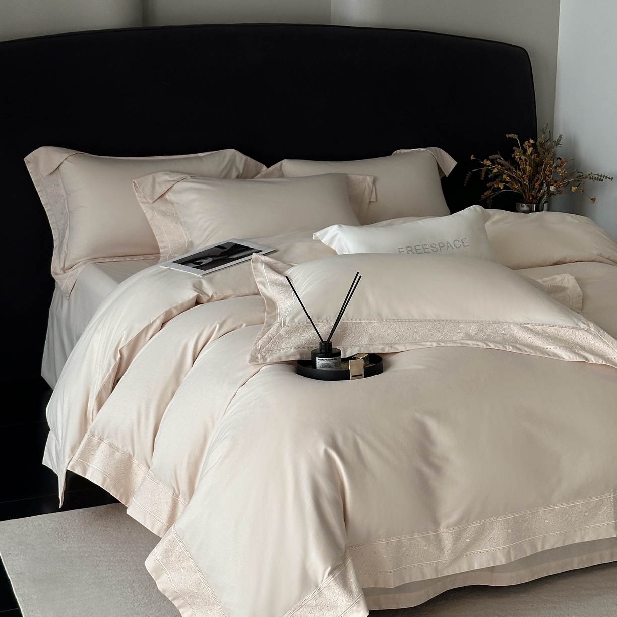 91家纺网 家纺一手货源 找家纺 南泉坊 2025新款60s全棉纯棉磨毛染色镂空花边拼角四件套 海瑟薇-米驼色 会员-20【线上控价不低于398，券后不低于368】