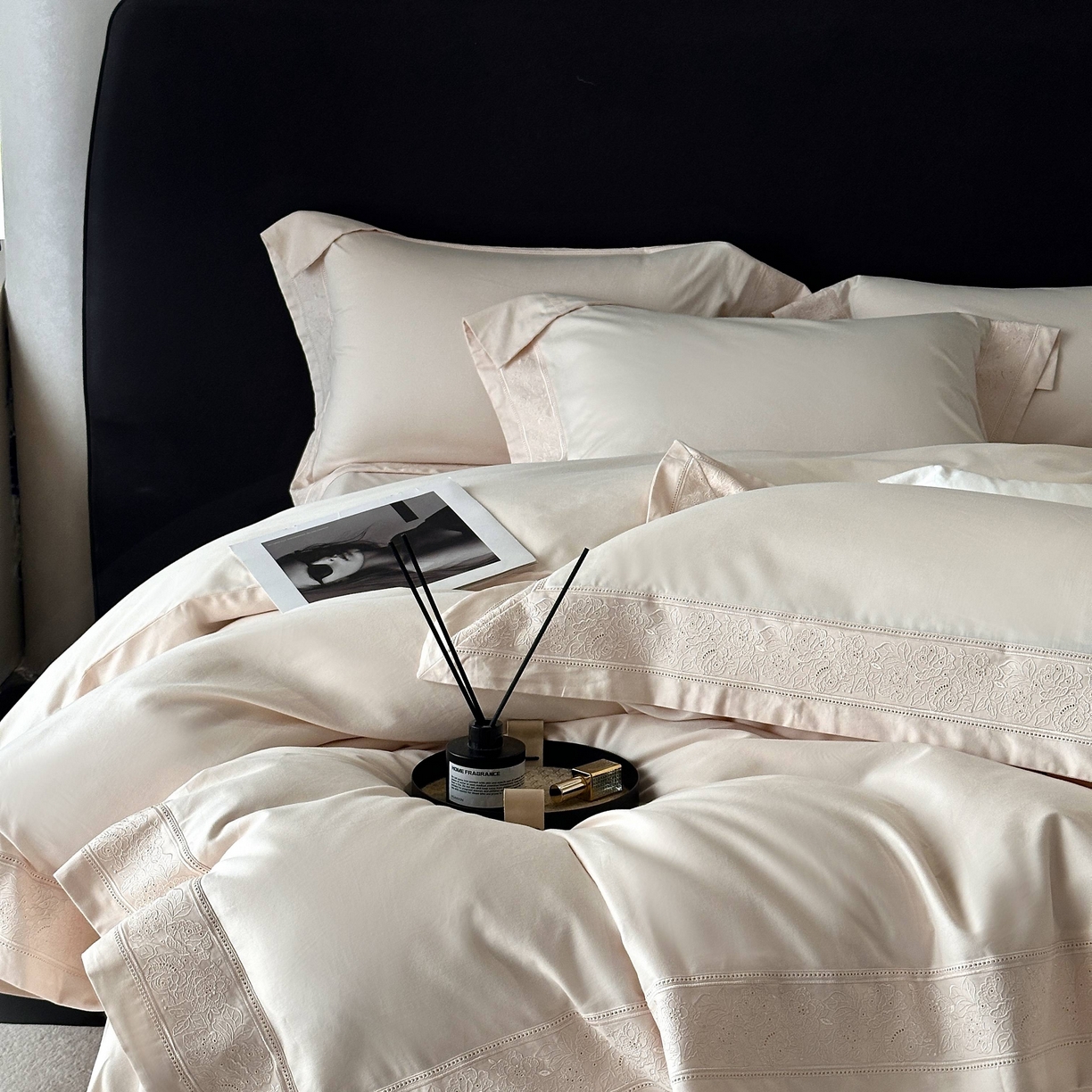 91家纺网 家纺一手货源 找家纺 南泉坊 2025新款60s全棉纯棉磨毛染色镂空花边拼角四件套 海瑟薇-米驼色 会员-20【线上控价不低于398，券后不低于368】