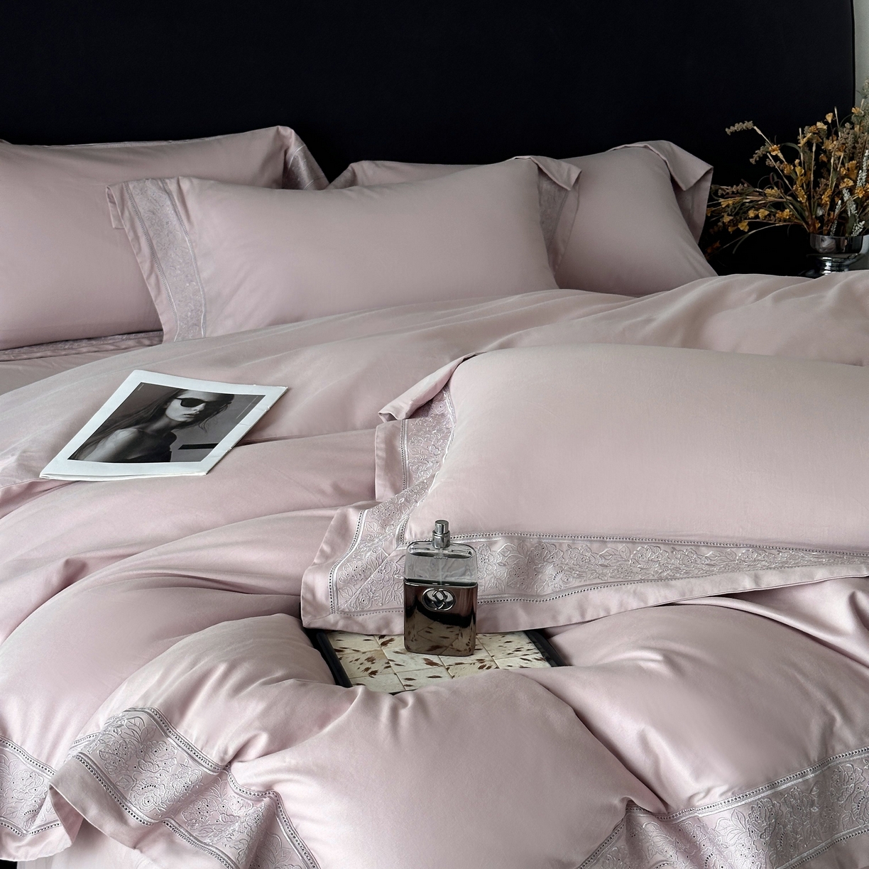 91家纺网 家纺一手货源 找家纺 南泉坊 2025新款60s全棉纯棉磨毛染色镂空花边拼角四件套 海瑟薇-悠悠紫 会员-20【线上控价不低于398，券后不低于368】