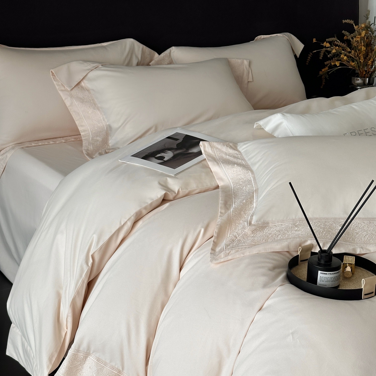 91家纺网 家纺一手货源 找家纺 南泉坊 2025新款60s全棉纯棉磨毛染色镂空花边拼角四件套 海瑟薇-米驼色 会员-20【线上控价不低于398，券后不低于368】