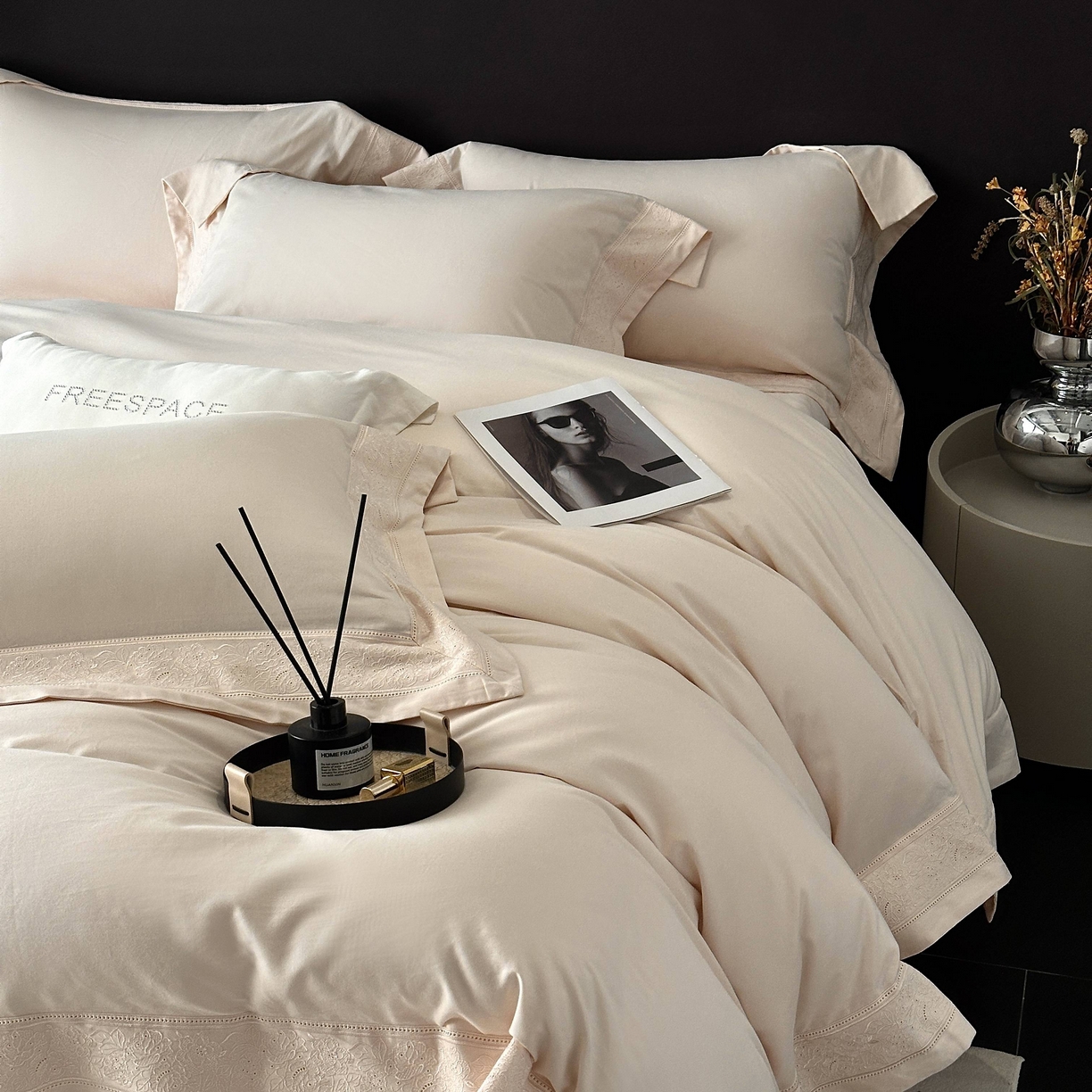 91家纺网 家纺一手货源 找家纺 南泉坊 2025新款60s全棉纯棉磨毛染色镂空花边拼角四件套 海瑟薇-米驼色 会员-20【线上控价不低于398，券后不低于368】