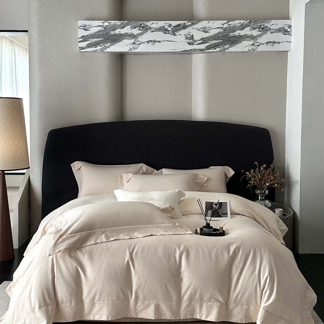 91家纺网 家纺一手货源 找家纺 南泉坊 2025新款60s全棉纯棉磨毛染色镂空花边拼角四件套 海瑟薇-米驼色 会员-20【线上控价不低于398，券后不低于368】