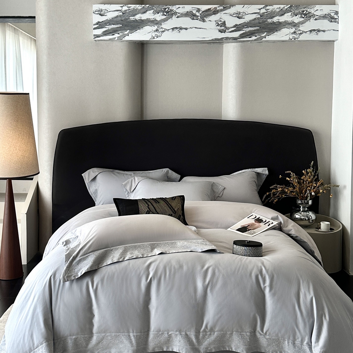 91家纺网 家纺一手货源 找家纺 南泉坊 2025新款60s全棉纯棉磨毛染色镂空花边拼角四件套 海瑟薇-灰色 会员-20【线上控价不低于398，券后不低于368】