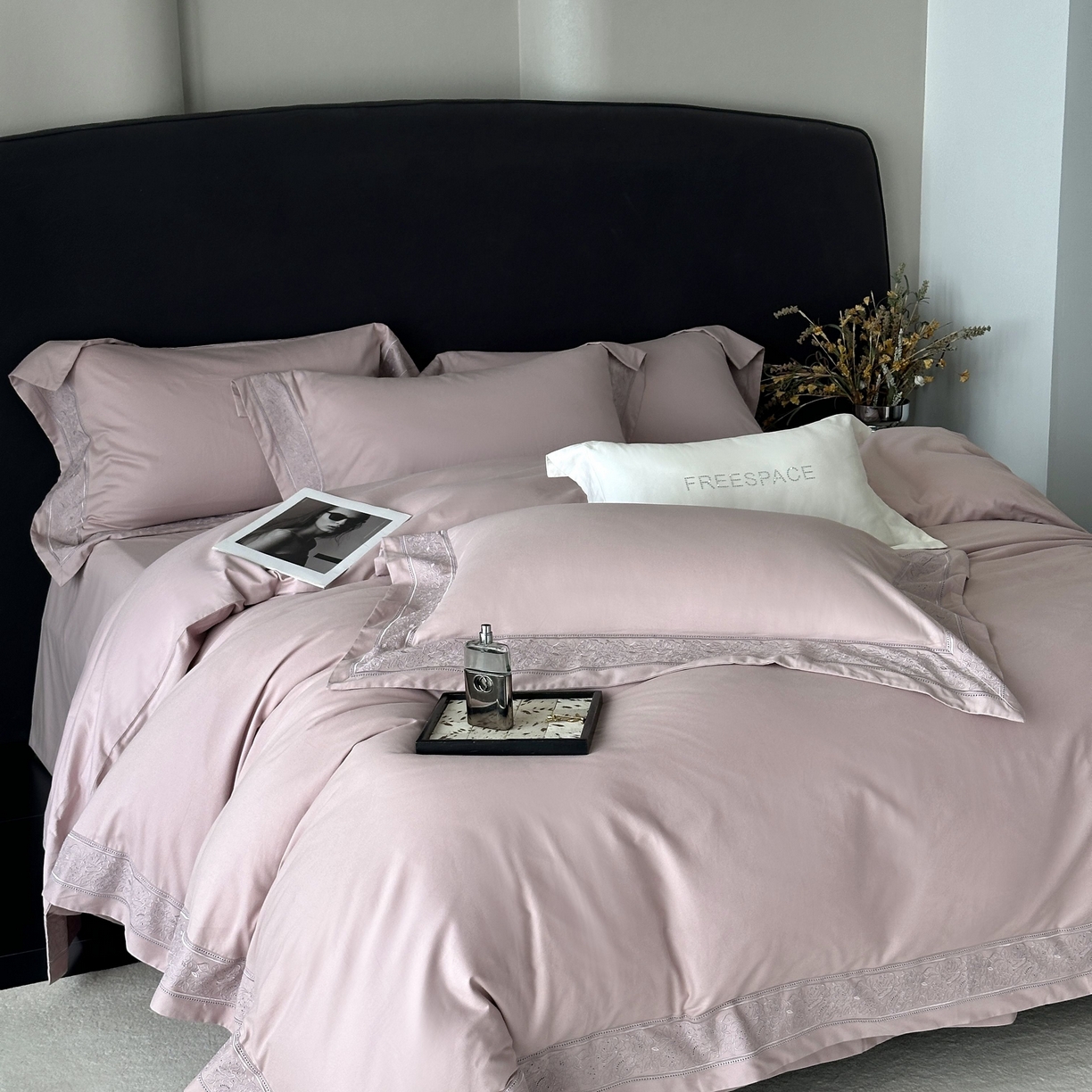 91家纺网 家纺一手货源 找家纺 南泉坊 2025新款60s全棉纯棉磨毛染色镂空花边拼角四件套 海瑟薇-悠悠紫 会员-20【线上控价不低于398，券后不低于368】