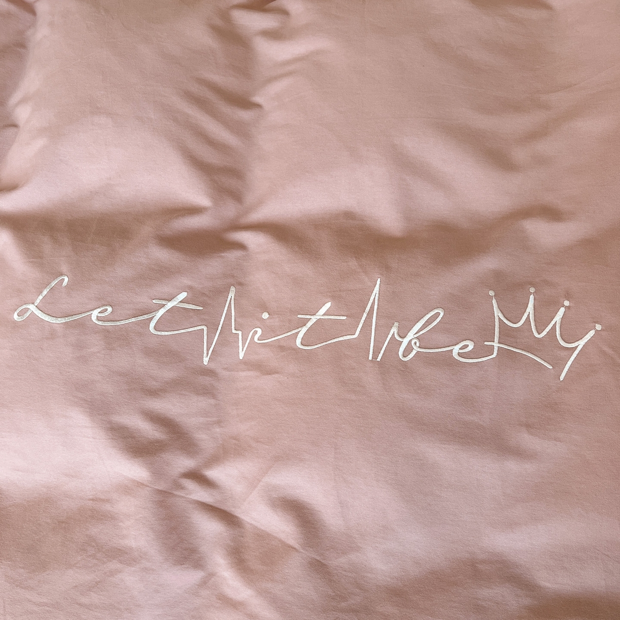 91家纺网 家纺一手货源 找家纺 （总）有点武功 2025冬季新款百分百全棉磨毛纯色双拼刺绣四件套小清新风