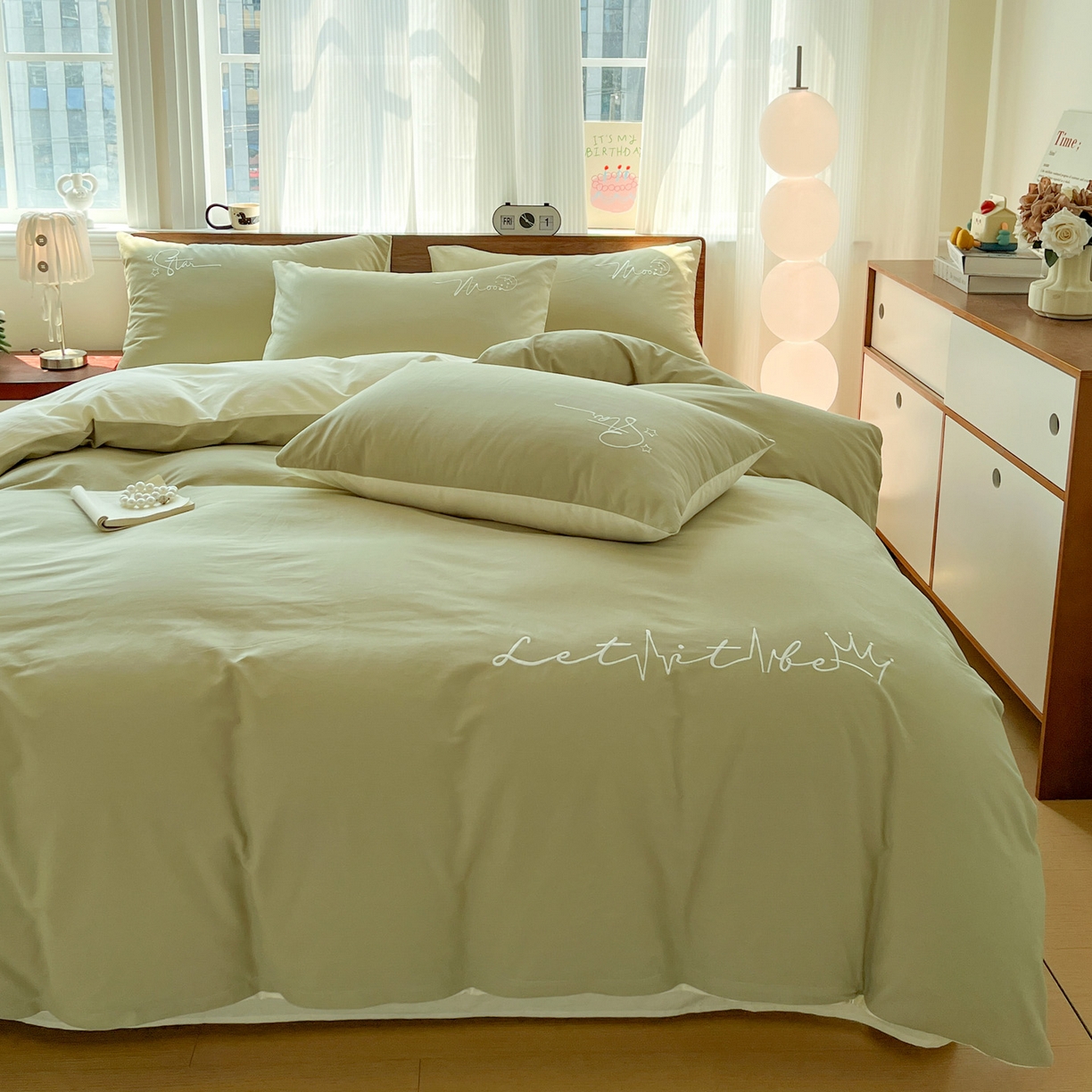 91家纺网 家纺一手货源 找家纺 有点武功 2025冬季新款百分百全棉磨毛纯色双拼刺绣四件套小清新风 果绿黄