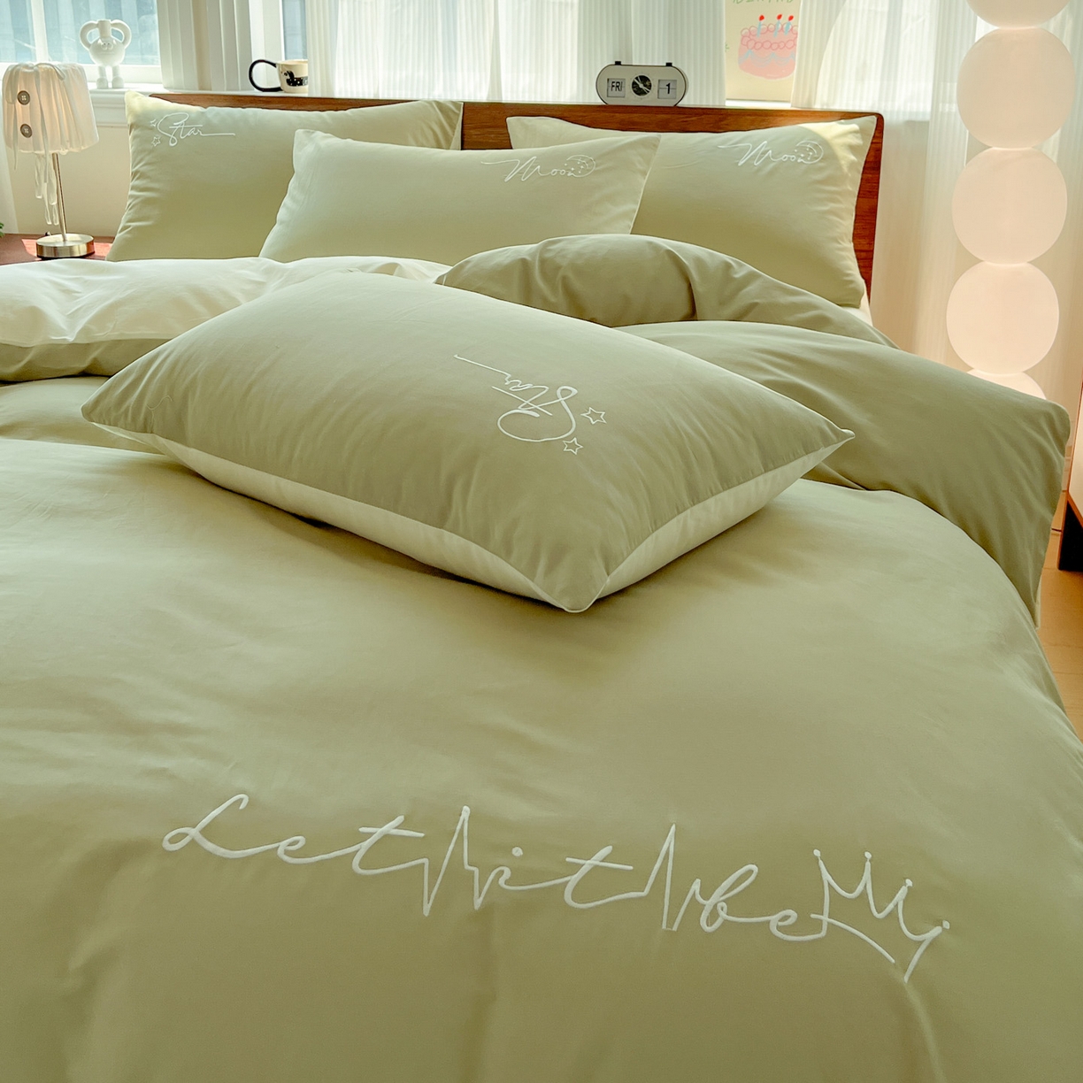 91家纺网 家纺一手货源 找家纺 有点武功 2025冬季新款百分百全棉磨毛纯色双拼刺绣四件套小清新风 果绿黄