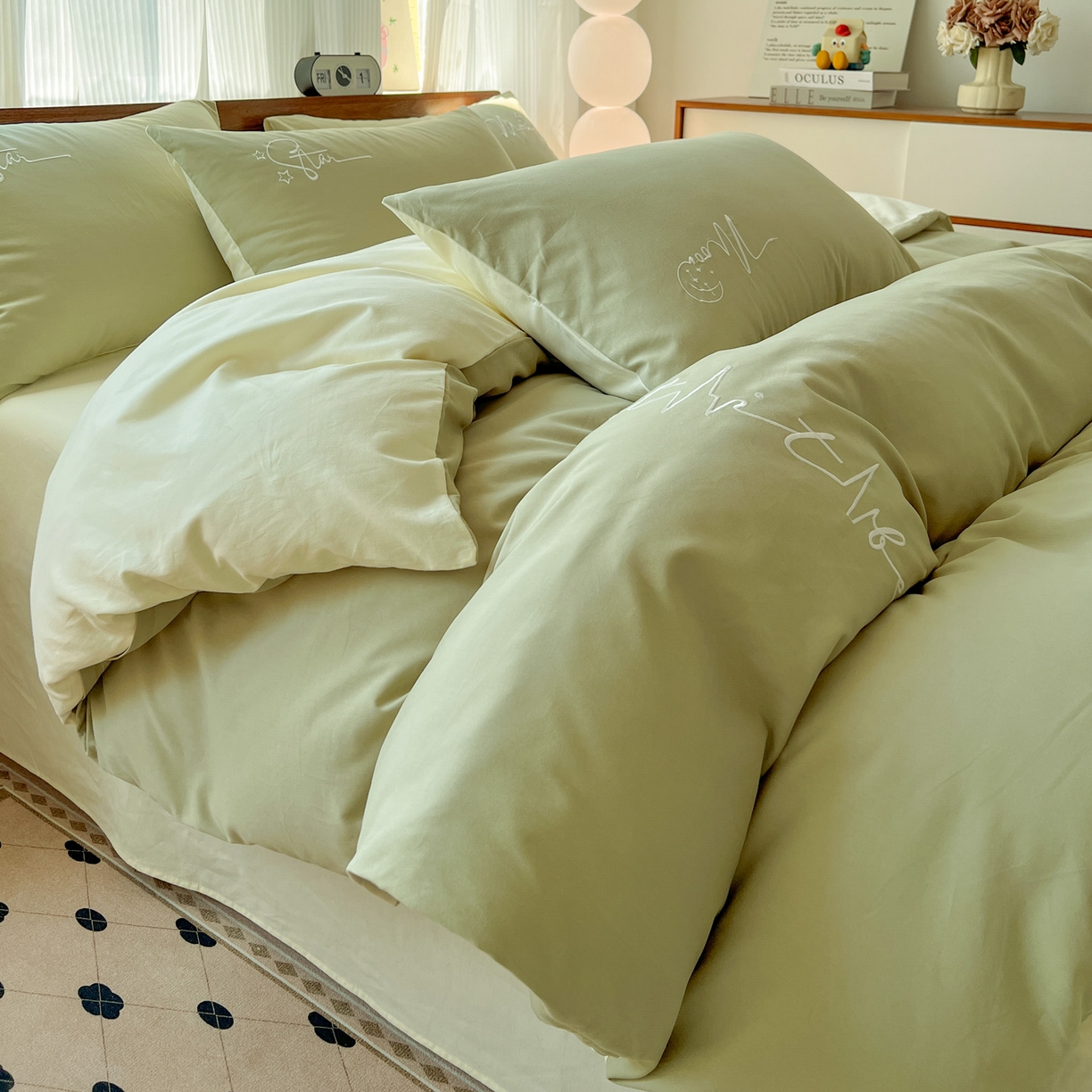 91家纺网 家纺一手货源 找家纺 有点武功 2025冬季新款百分百全棉磨毛纯色双拼刺绣四件套小清新风 果绿黄