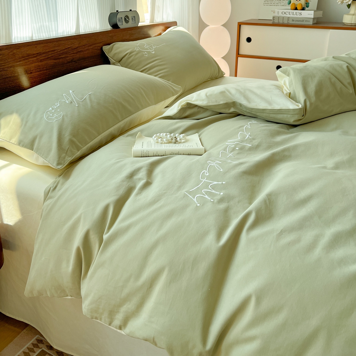 91家纺网 家纺一手货源 找家纺 有点武功 2025冬季新款百分百全棉磨毛纯色双拼刺绣四件套小清新风 果绿黄